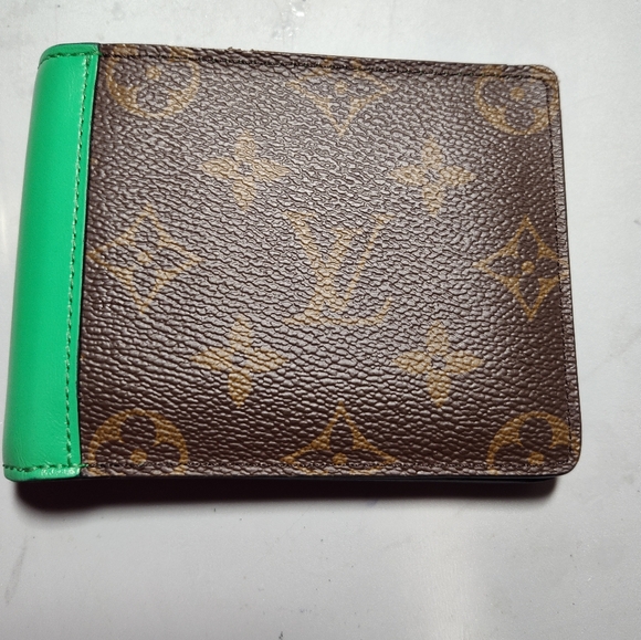 Louis Vuitton Limited Edition Men's Wallet - Picture 1 of 13